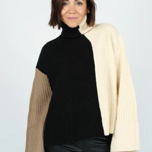 Pull Black and White